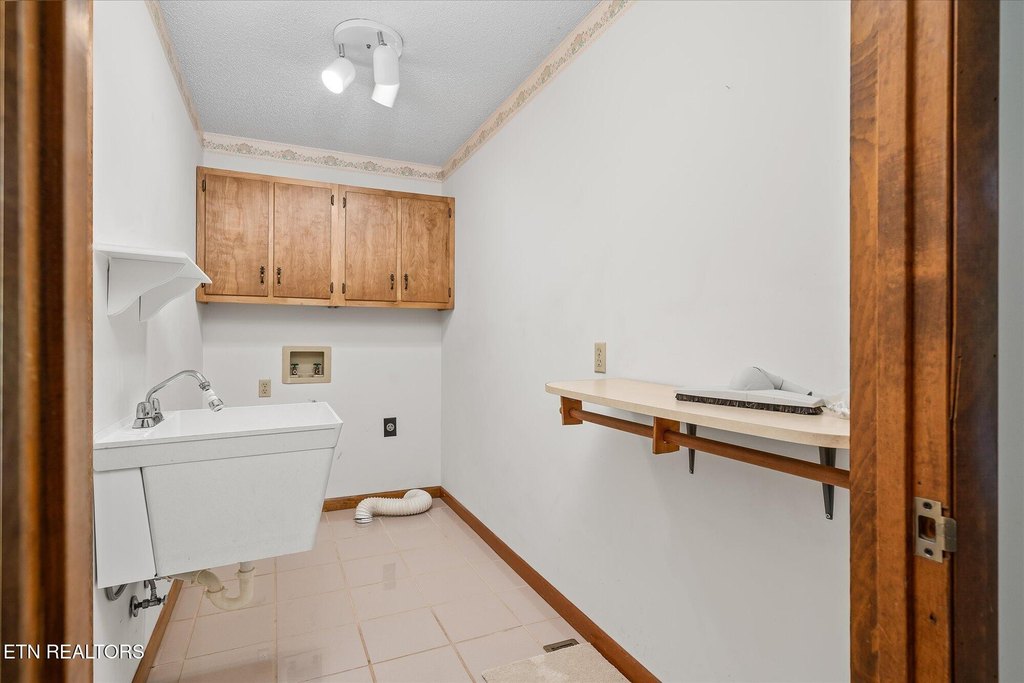 Crossville, Tennessee, 38558, United States, 2 Bedrooms Bedrooms, ,2 BathroomsBathrooms,Residential,Forsale,1907858