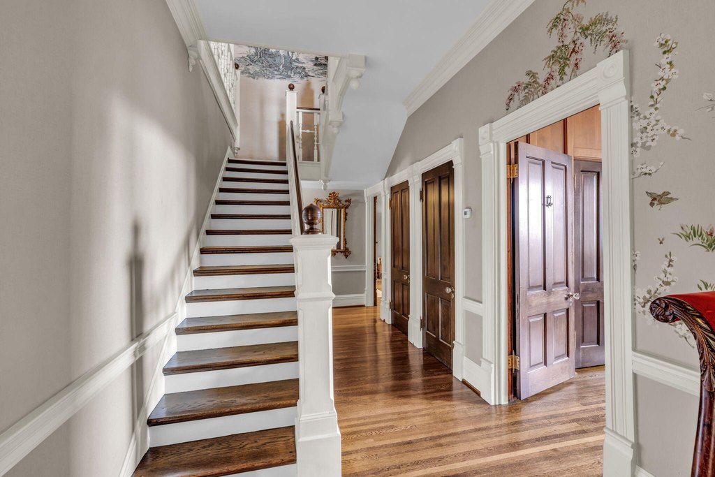 Chattanooga, Tennessee, 37404, United States, 5 Bedrooms Bedrooms, ,4 BathroomsBathrooms,Residential,Forsale,1963589