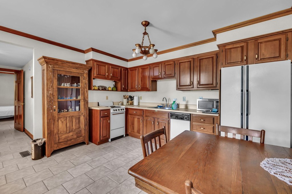 Chattanooga, Tennessee, 37404, United States, 5 Bedrooms Bedrooms, ,4 BathroomsBathrooms,Residential,Forsale,1963589