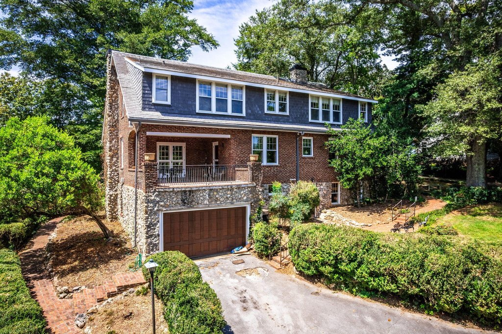 Chattanooga, Tennessee, 37404, United States, 5 Bedrooms Bedrooms, ,4 BathroomsBathrooms,Residential,Forsale,1963589