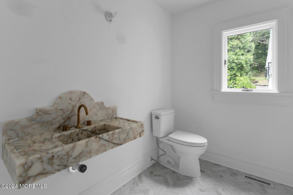 Highlands, New Jersey, 07732, United States, 5 Bedrooms Bedrooms, ,4.5 BathroomsBathrooms,Residential,Forsale,2008381