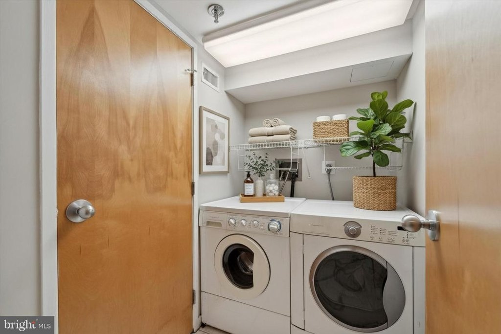 PHILADELPHIA, Pennsylvania, 19106, United States, 2 Bedrooms Bedrooms, ,2.5 BathroomsBathrooms,Residential,Forsale,2004202