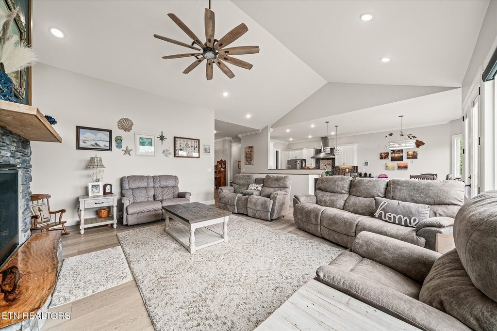 Crossville, Tennessee, 38572, United States, 3 Bedrooms Bedrooms, ,4.5 BathroomsBathrooms,Residential,Forsale,2010940