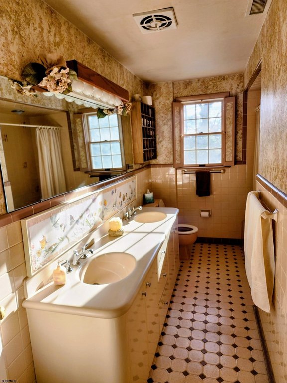 Linwood, New Jersey, 08221, United States, 4 Bedrooms Bedrooms, ,2 BathroomsBathrooms,Residential,Forsale,2004614