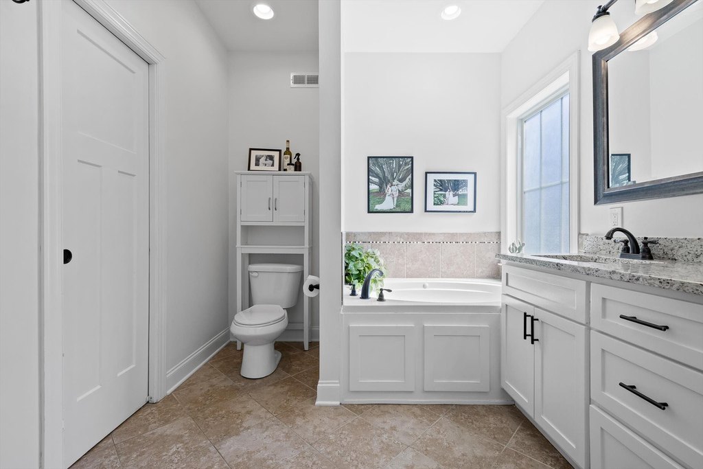 Chattanooga, Tennessee, 37406, United States, 4 Bedrooms Bedrooms, ,2.5 BathroomsBathrooms,Residential,Forsale,1963560