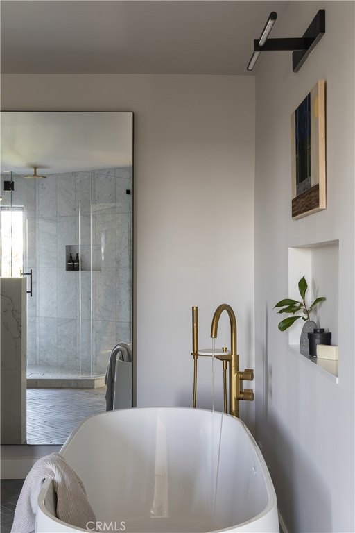 Lake Arrowhead, California, 92352, United States, 5 Bedrooms Bedrooms, ,5 BathroomsBathrooms,Residential,Forsale,2004865