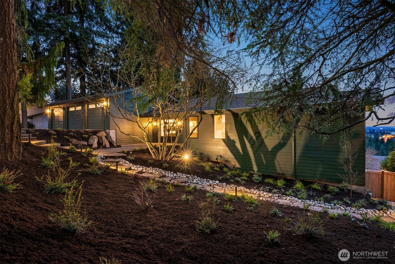 Clyde Hill, Washington, 98004, United States, 5 Bedrooms Bedrooms, ,4 BathroomsBathrooms,Residential,Forsale,2004453