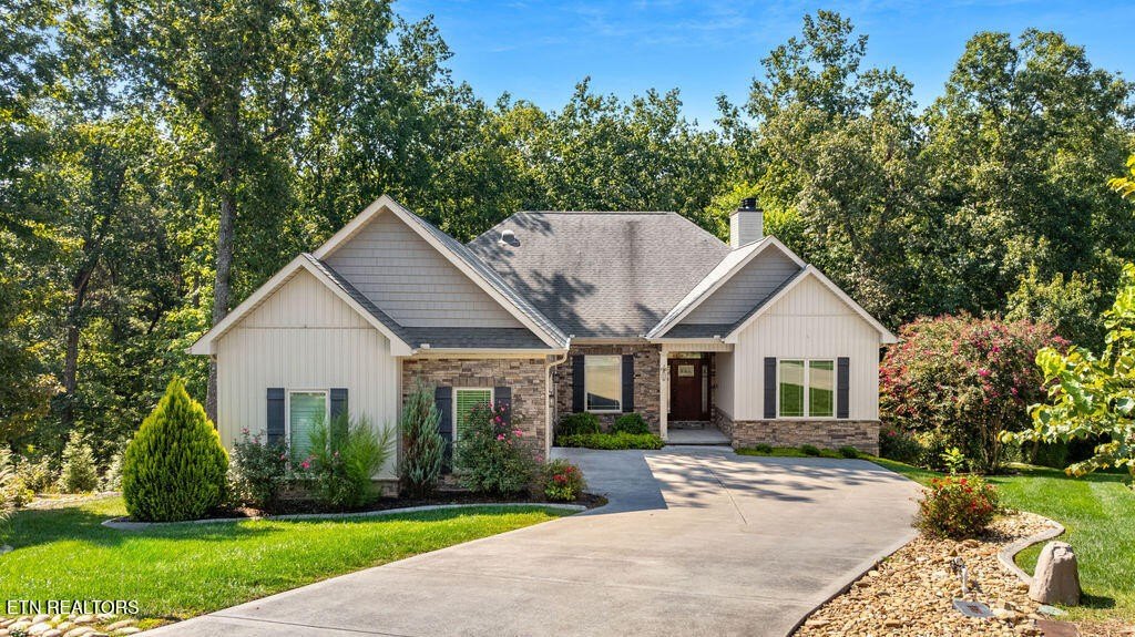 Loudon, Tennessee, 37774, United States, 3 Bedrooms Bedrooms, ,3.5 BathroomsBathrooms,Residential,Forsale,1960210