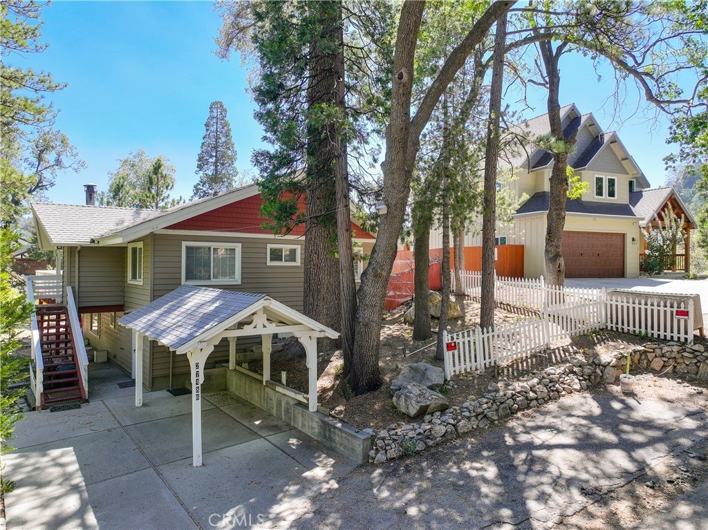 Lake Arrowhead, California, 92352, United States, 4 Bedrooms Bedrooms, ,3 BathroomsBathrooms,Residential,Forsale,1971047