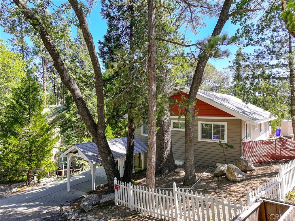 Lake Arrowhead, California, 92352, United States, 4 Bedrooms Bedrooms, ,3 BathroomsBathrooms,Residential,Forsale,1971047
