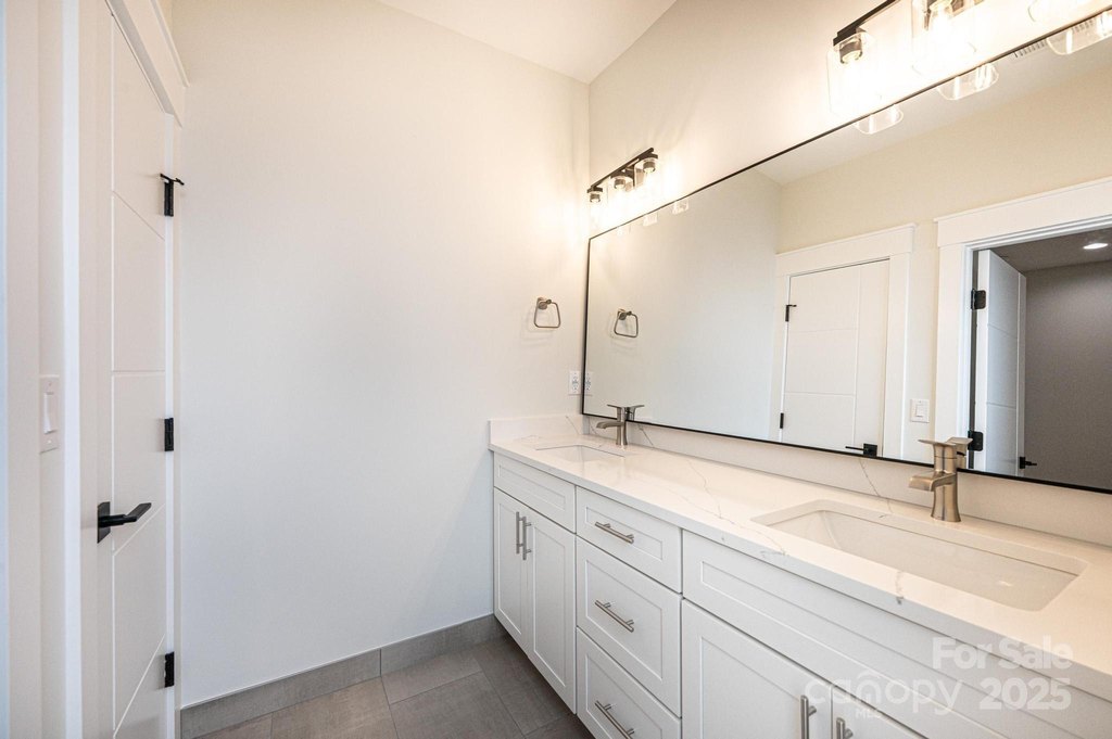 Hickory, North Carolina, 28601, United States, 4 Bedrooms Bedrooms, ,3 BathroomsBathrooms,Residential,Forsale,2007717