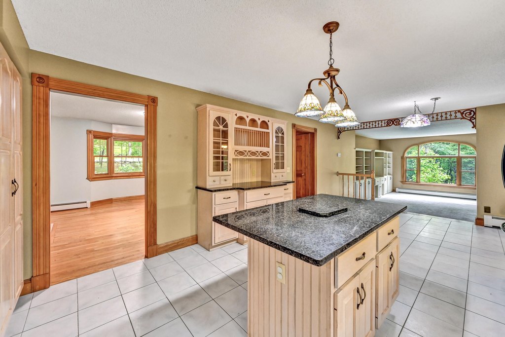 Wayne, Maine, 04284, United States, 4 Bedrooms Bedrooms, ,3 BathroomsBathrooms,Residential,Forsale,2004722