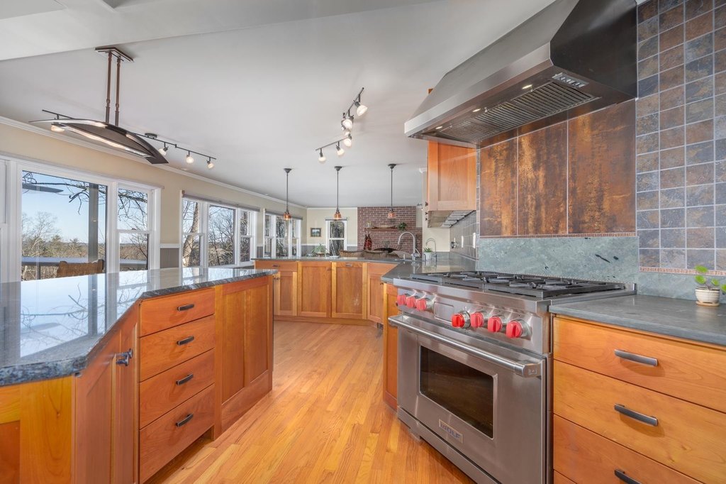 Nottingham, New Hampshire, 03290, United States, 4 Bedrooms Bedrooms, ,2.5 BathroomsBathrooms,Residential,Forsale,2004712