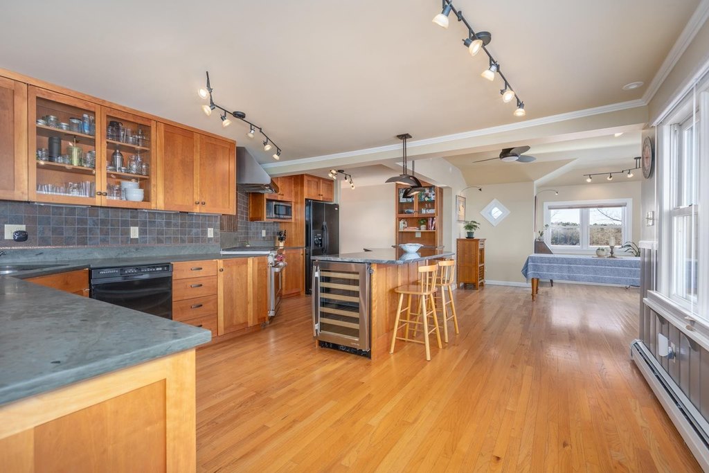 Nottingham, New Hampshire, 03290, United States, 4 Bedrooms Bedrooms, ,2.5 BathroomsBathrooms,Residential,Forsale,2004712