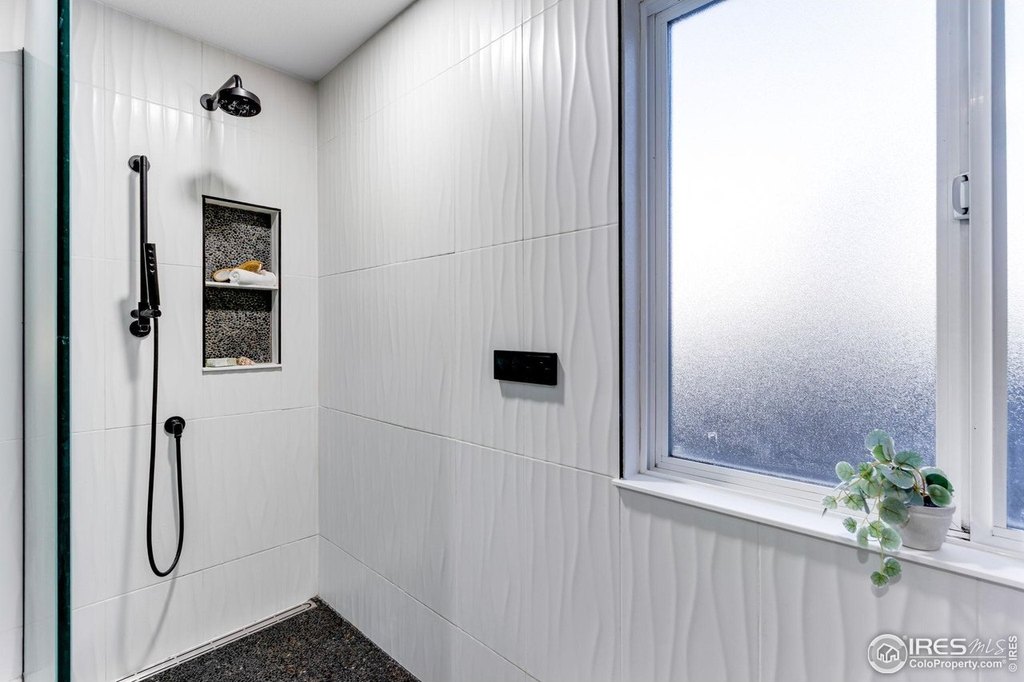 Windsor, Colorado, 80528, United States, 5 Bedrooms Bedrooms, ,3.5 BathroomsBathrooms,Residential,Forsale,2009202