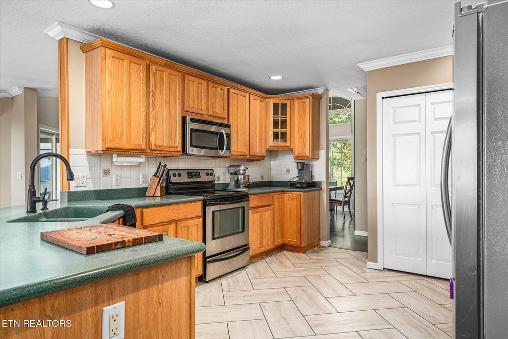 Crossville, Tennessee, 38555, United States, 3 Bedrooms Bedrooms, ,3.5 BathroomsBathrooms,Residential,Forsale,2010941