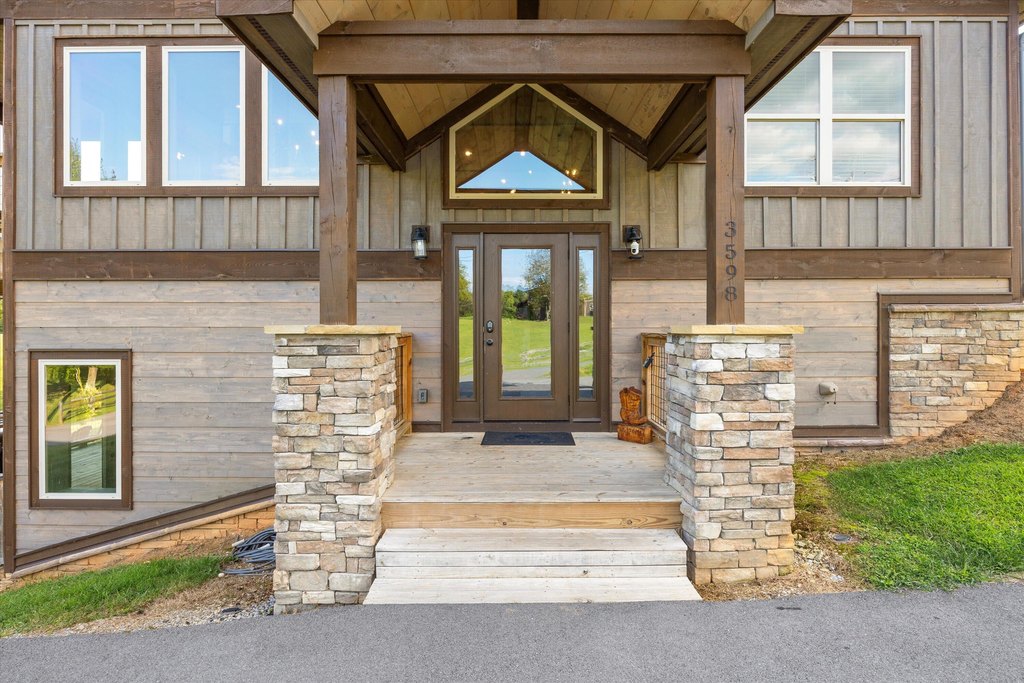 Sevierville, Tennessee, 37862, United States, 5 Bedrooms Bedrooms, ,5 BathroomsBathrooms,Residential,Forsale,1963563