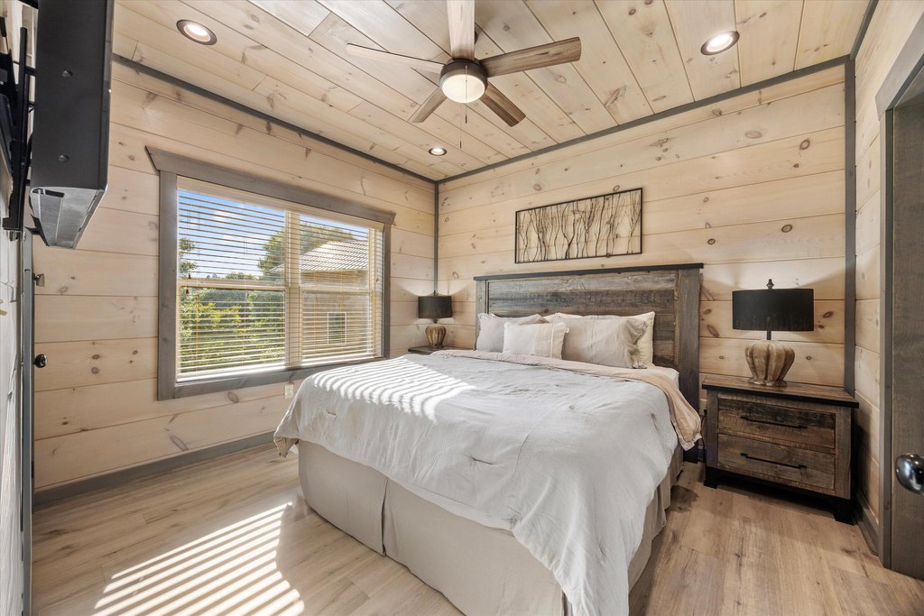 Sevierville, Tennessee, 37862, United States, 5 Bedrooms Bedrooms, ,5 BathroomsBathrooms,Residential,Forsale,1963563