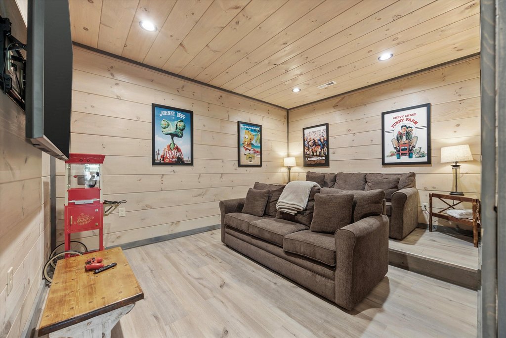 Sevierville, Tennessee, 37862, United States, 5 Bedrooms Bedrooms, ,5 BathroomsBathrooms,Residential,Forsale,1963563