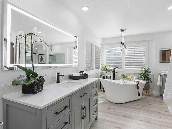 Camarillo, California, 93012, United States, 3 Bedrooms Bedrooms, ,3 BathroomsBathrooms,Residential,Forsale,2004528