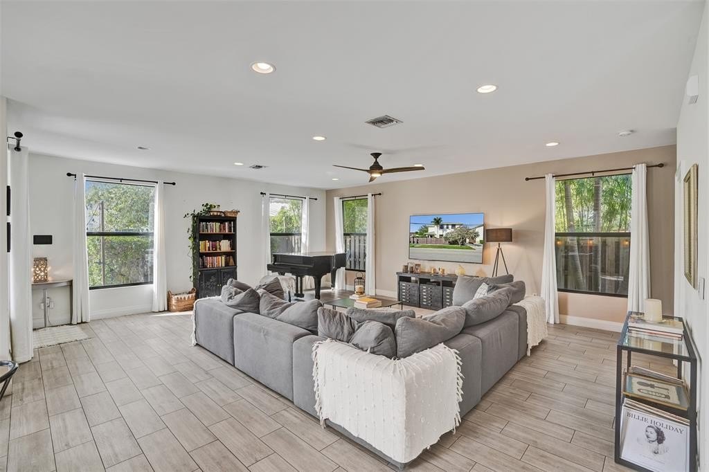 Fort Lauderdale, Florida, 33304, United States, 3 Bedrooms Bedrooms, ,2.5 BathroomsBathrooms,Residential,Forsale,2011621