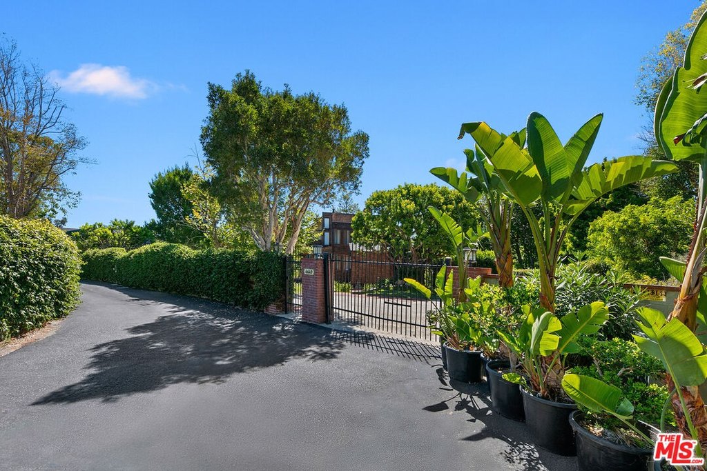 Malibu, California, 90265, United States, 3 Bedrooms Bedrooms, ,3 BathroomsBathrooms,Residential,Forsale,2001431