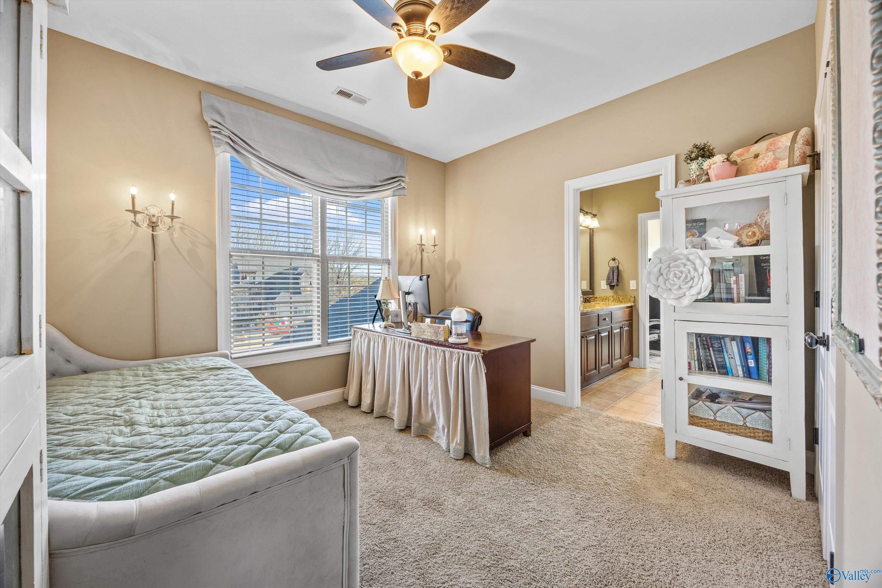 Owens Cross Roads, Alabama, 35763, United States, 5 Bedrooms Bedrooms, ,3.5 BathroomsBathrooms,Residential,Forsale,2007708