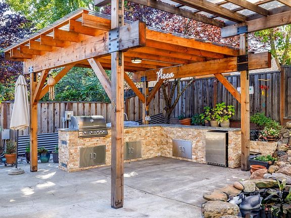 Cloverdale, California, 95425, United States, 2 Bedrooms Bedrooms, ,2 BathroomsBathrooms,Residential,Forsale,2004747