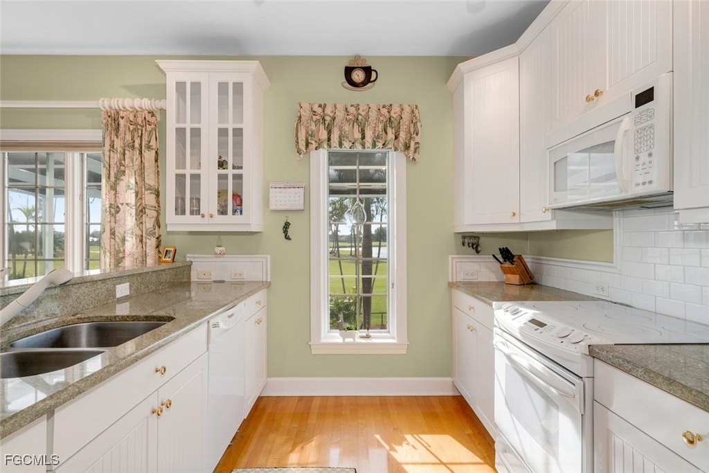 Sanibel, Florida, 33957, United States, 5 Bedrooms Bedrooms, ,3 BathroomsBathrooms,Residential,Forsale,2004793