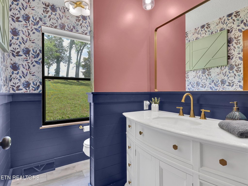 Knoxville, Tennessee, 37920, United States, 3 Bedrooms Bedrooms, ,5.5 BathroomsBathrooms,Residential,Forsale,1959681