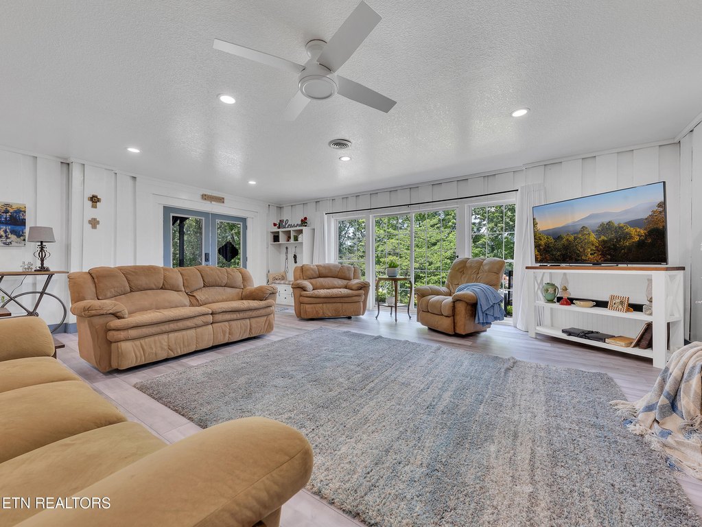 Knoxville, Tennessee, 37920, United States, 3 Bedrooms Bedrooms, ,5.5 BathroomsBathrooms,Residential,Forsale,1959681