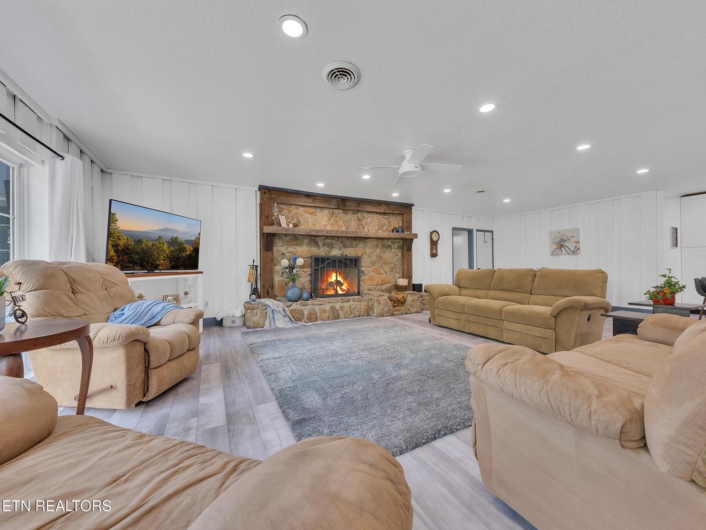 Knoxville, Tennessee, 37920, United States, 3 Bedrooms Bedrooms, ,5.5 BathroomsBathrooms,Residential,Forsale,1959681