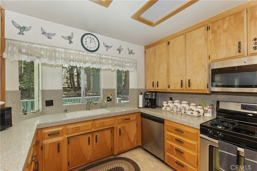 Lake Arrowhead, California, 92352, United States, 3 Bedrooms Bedrooms, ,3 BathroomsBathrooms,Residential,Forsale,1968496