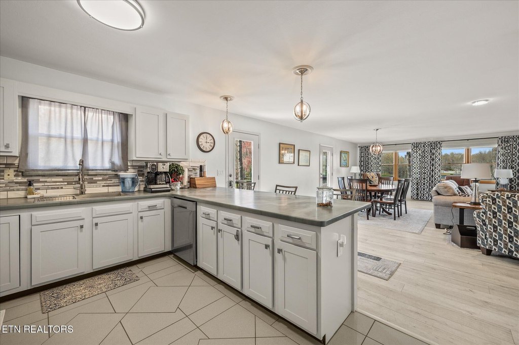 Crossville, Tennessee, 38558, United States, 3 Bedrooms Bedrooms, ,2 BathroomsBathrooms,Residential,Forsale,1907879