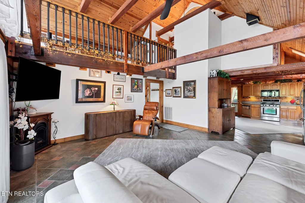 Louisville, Tennessee, 37777, United States, 2 Bedrooms Bedrooms, ,2 BathroomsBathrooms,Residential,Forsale,1893780