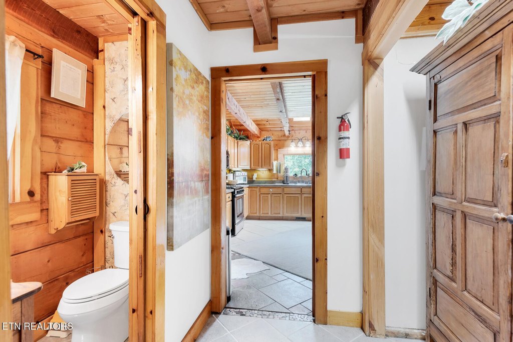 Louisville, Tennessee, 37777, United States, 2 Bedrooms Bedrooms, ,2 BathroomsBathrooms,Residential,Forsale,1893780