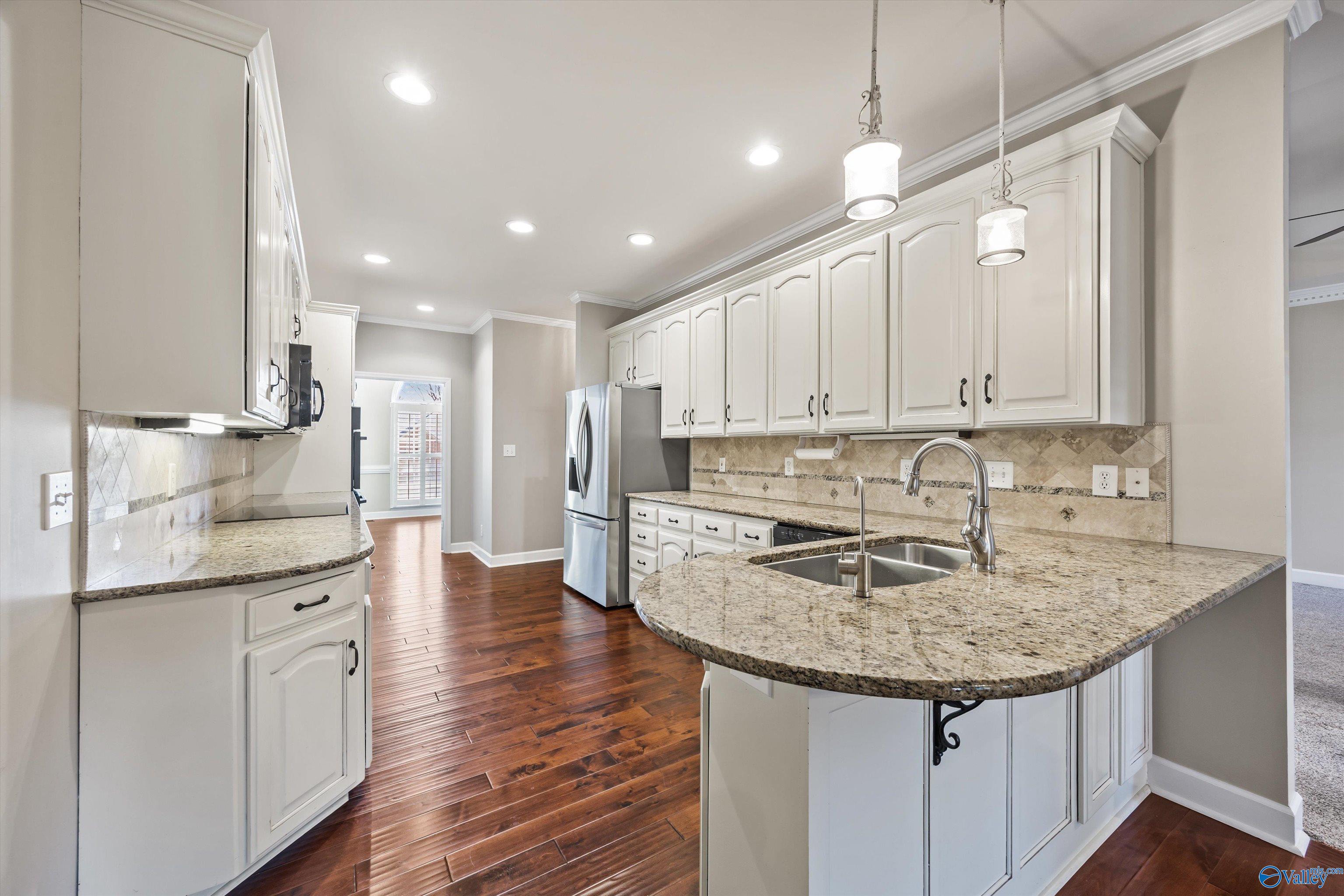 Owens Cross Roads, Alabama, 35763, United States, 5 Bedrooms Bedrooms, ,2.5 BathroomsBathrooms,Residential,Forsale,2007713