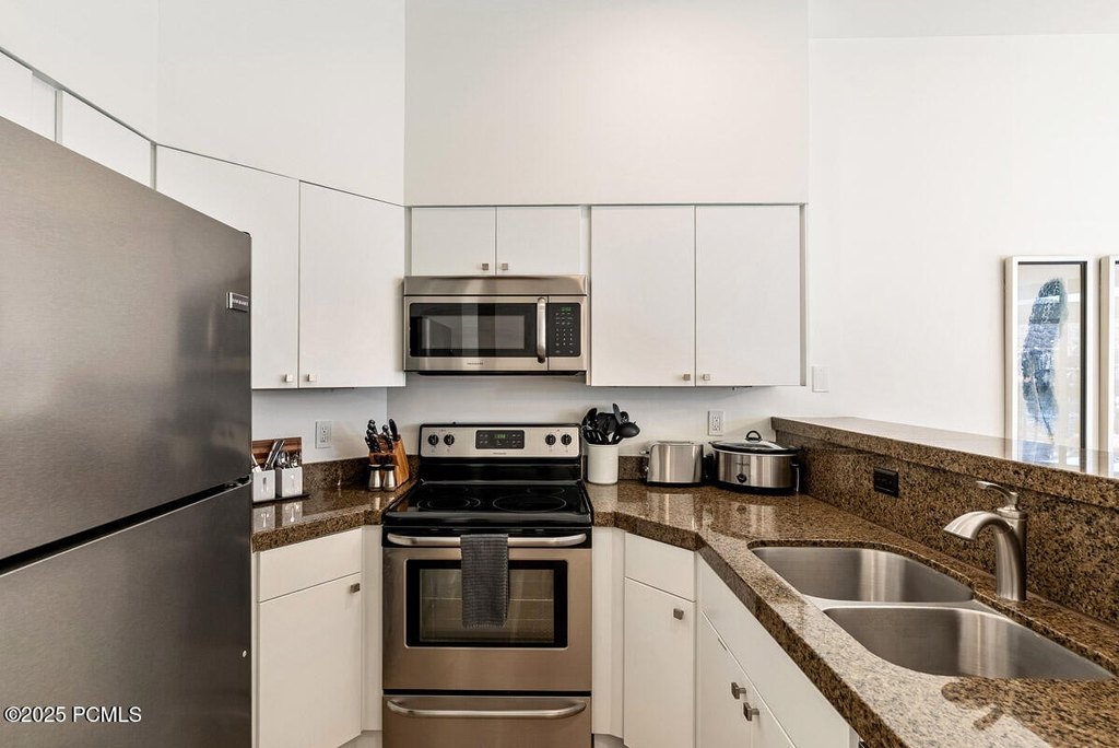 Park City, Utah, 84060, United States, 2 Bedrooms Bedrooms, ,2.5 BathroomsBathrooms,Residential,Forsale,2004734