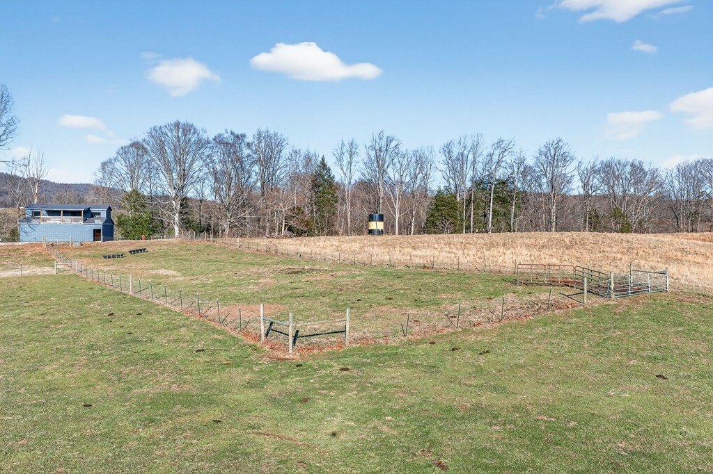 Pall Mall, Tennessee, 38577, United States, 2 Bedrooms Bedrooms, ,1.5 BathroomsBathrooms,Residential,Forsale,2010946