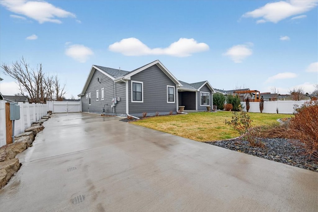 Billings, Montana, 59105, United States, 4 Bedrooms Bedrooms, ,2.5 BathroomsBathrooms,Residential,Forsale,2009206