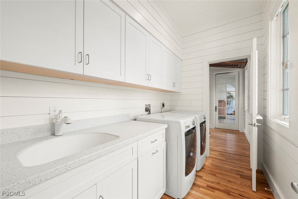 Captiva, Florida, 33924, United States, 3 Bedrooms Bedrooms, ,3 BathroomsBathrooms,Residential,Forsale,2011969