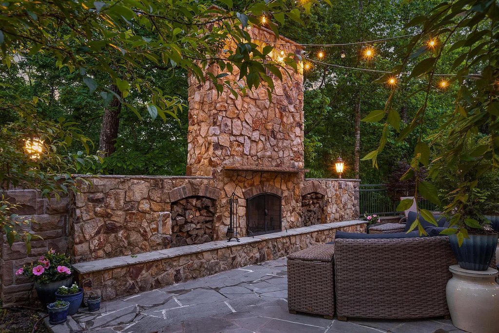 Signal Mountain, Tennessee, 37377, United States, 6 Bedrooms Bedrooms, ,6.5 BathroomsBathrooms,Residential,Forsale,1922158