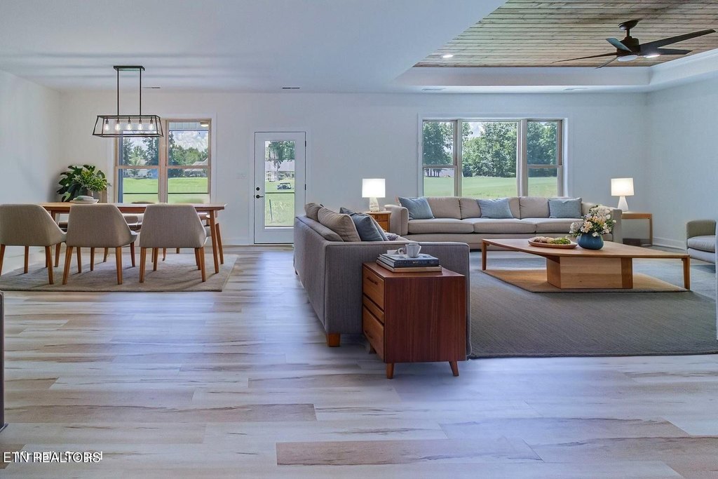 Vonore, Tennessee, 37885, United States, 3 Bedrooms Bedrooms, ,2 BathroomsBathrooms,Residential,Forsale,1910199