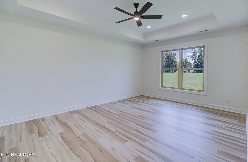 Vonore, Tennessee, 37885, United States, 3 Bedrooms Bedrooms, ,2 BathroomsBathrooms,Residential,Forsale,1910199