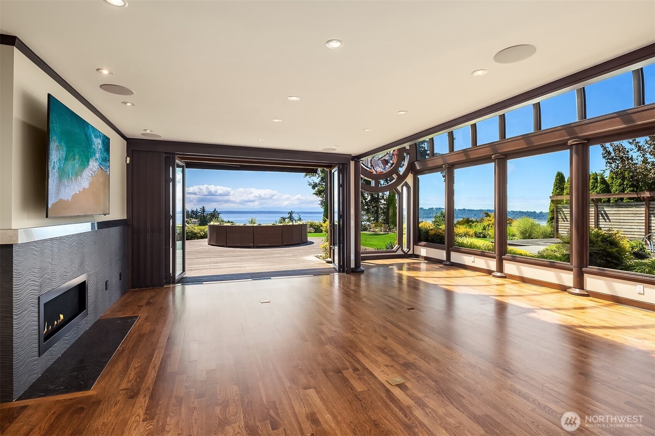 Mukilteo, Washington, 98275, United States, 4 Bedrooms Bedrooms, ,4 BathroomsBathrooms,Residential,Forsale,2009203