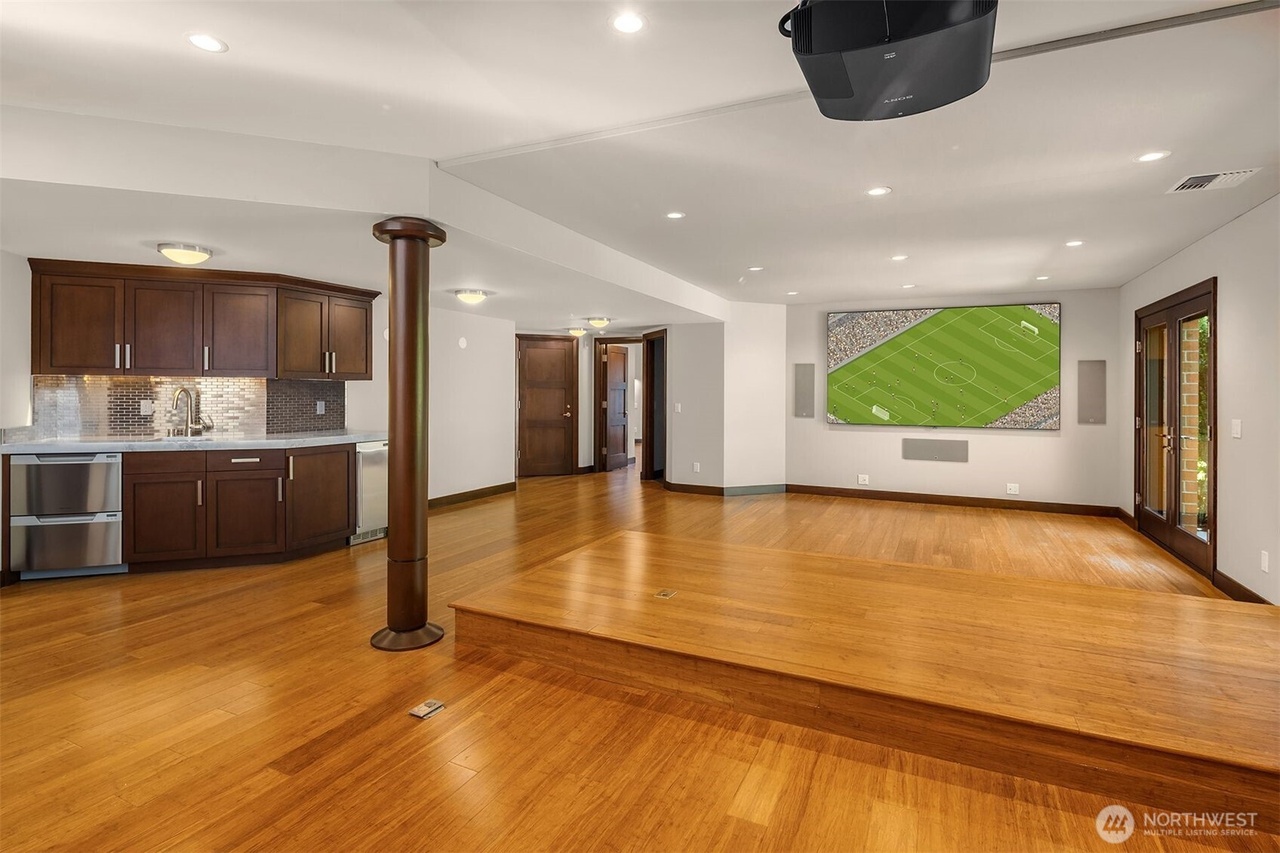 Mukilteo, Washington, 98275, United States, 4 Bedrooms Bedrooms, ,4 BathroomsBathrooms,Residential,Forsale,2009203