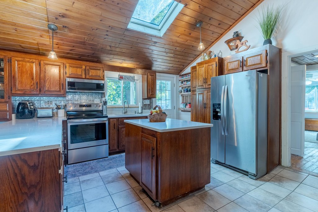 Kingston, New Hampshire, 03848, United States, 3 Bedrooms Bedrooms, ,2.5 BathroomsBathrooms,Residential,Forsale,2002414