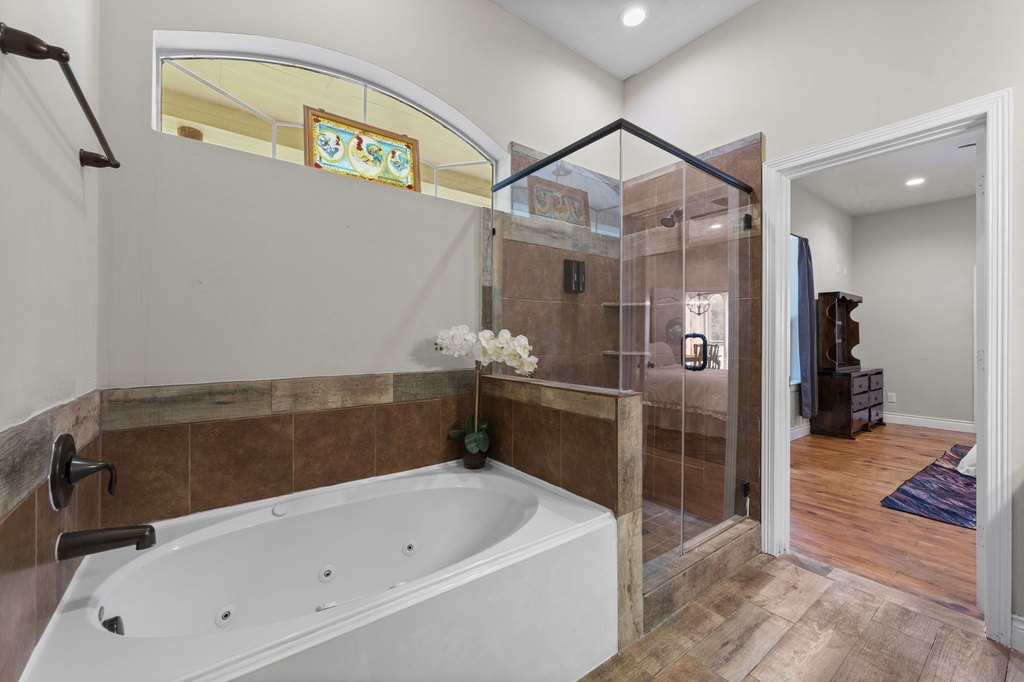 Montgomery, Texas, 77316, United States, 5 Bedrooms Bedrooms, ,3 BathroomsBathrooms,Residential,Forsale,1973417