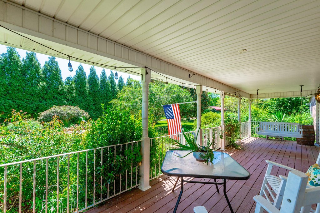 Ringgold, Georgia, 30736, United States, 5 Bedrooms Bedrooms, ,3.5 BathroomsBathrooms,Residential,Forsale,2009483