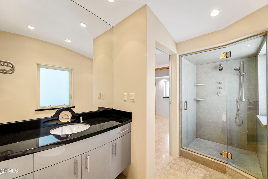 Oxnard, California, 93035, United States, 4 Bedrooms Bedrooms, ,4.5 BathroomsBathrooms,Residential,Forsale,1985940